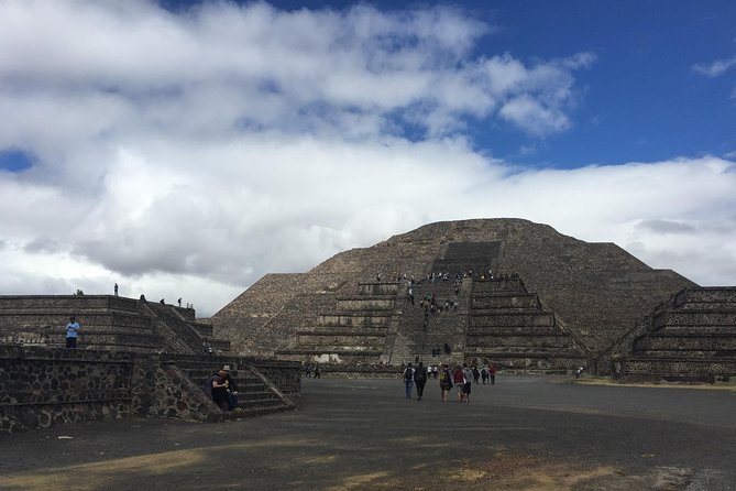 Teotihuacan Archaeological Site with Expertise Private Tour - How the eight-hour layover math works