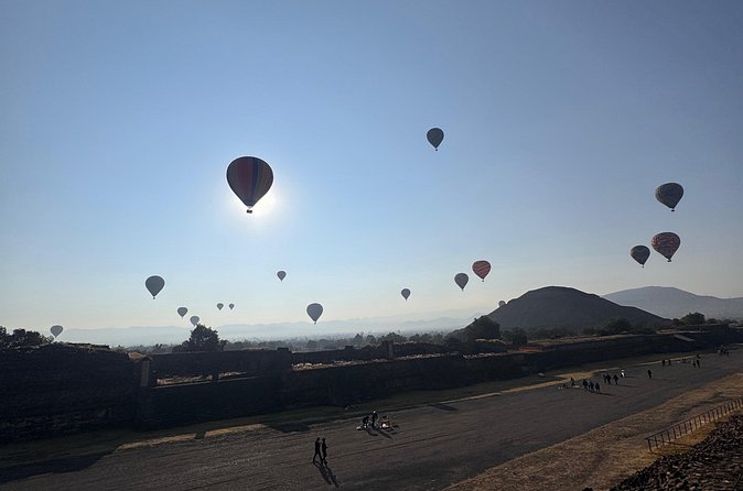 Teotihuacan Archaeology Tours - Climbing the Sun and Moon pyramids