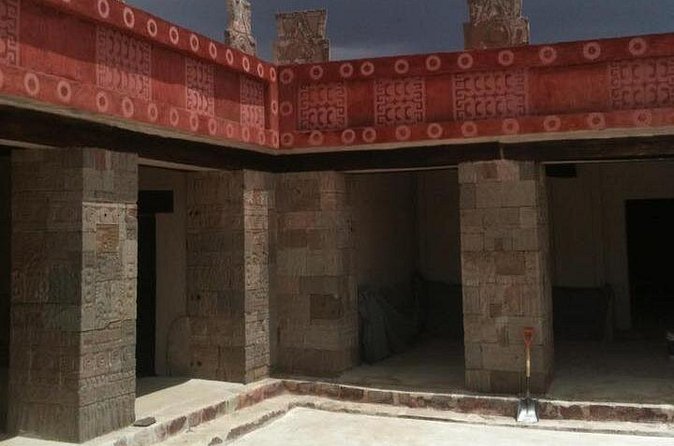 Teotihuacan Archaeology Tours - Quetzalpapalotl Palace and the Painted Wall Palace