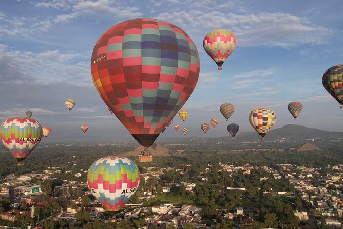 Teotihuacan Balloon Experience with Transportation and Breakfast - Preparing for takeoff at Teotihuacan