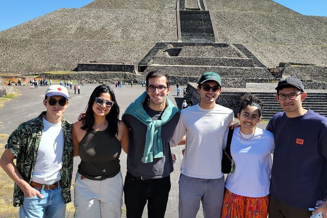 Teotihuacan balloon flight with cave breakfast + pyramids - Free time among the Teotihuacan pyramids