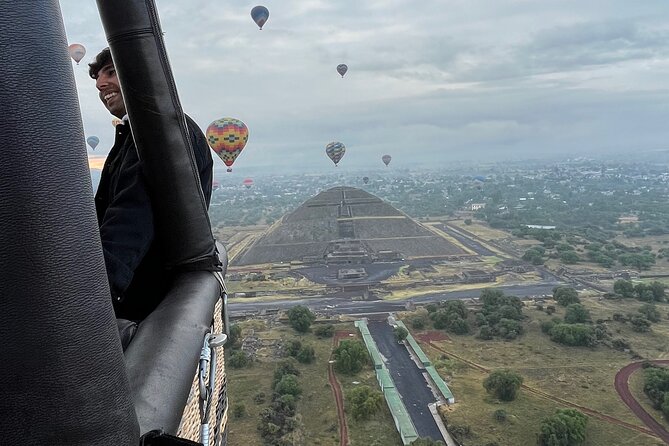 Teotihuacan balloon flight with cave breakfast + pyramids - Cave breakfast after the flight