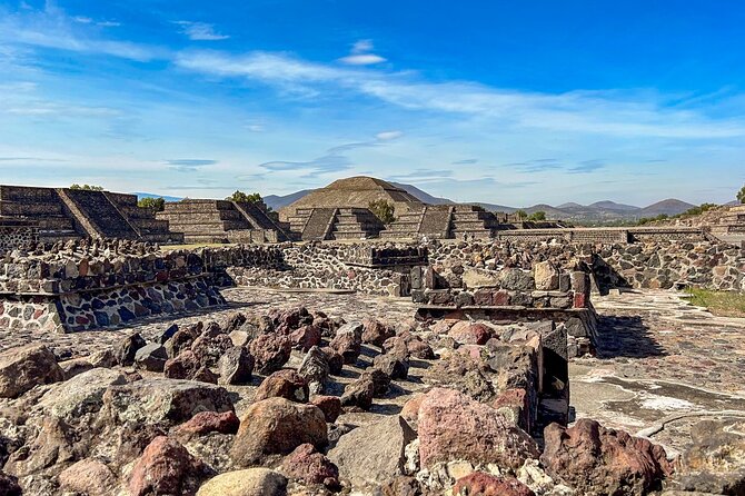 Teotihuacan, Guadalupe Shrine & Tlatelolco Day Tour with Lunch - Obsidian, tequila, and the commercial pause