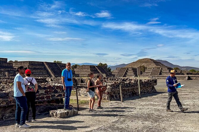 Teotihuacan, Guadalupe Shrine & Tlatelolco Day Tour with Lunch - Lunch at Tlacaelel, with a late meal in mind