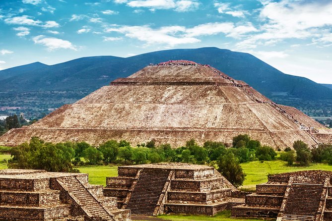 Teotihuacan & Guadalupe Shrine + Xochimilco, Coyoacán & Frida Kahlo Combo Tour - What this two-day Mexico City tour is really trying to do