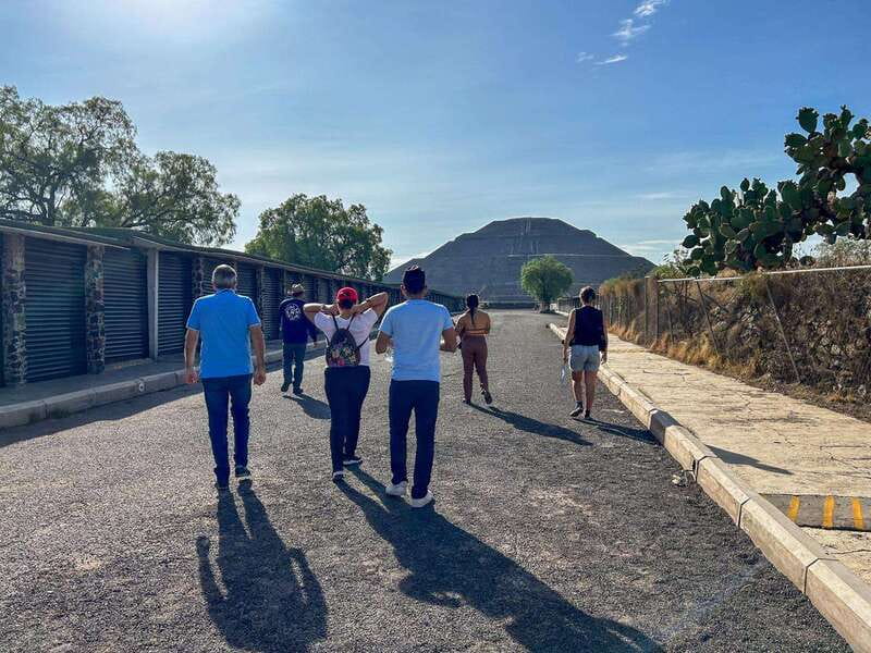 Teotihuacan, Guadalupe, Xochimilco Coyoacan & Frida Kahlo - Guides, transport, and the daily pace