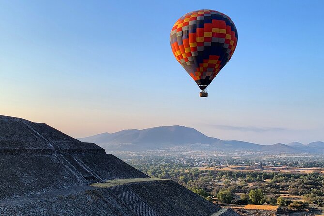 Teotihuacan Hot Air Balloon Flight from Mexico City / Volare - Who will enjoy this morning most?