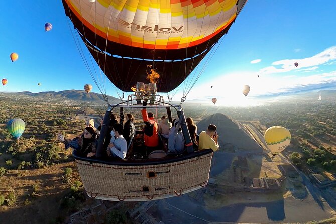 Teotihuacan Hot Air Balloon Flight from Mexico City / Volare - The pre-dawn trip from Mexico City