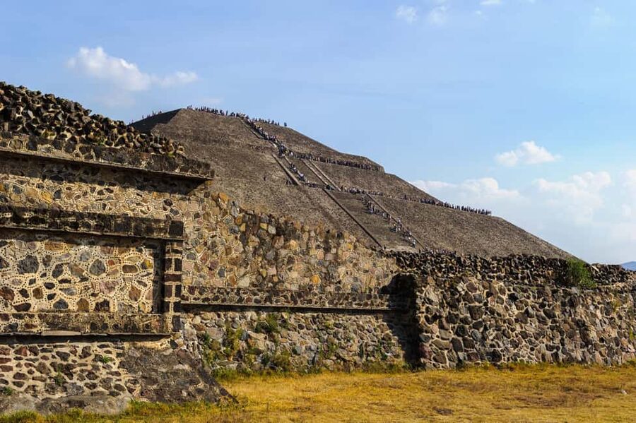 Teotihuacan Pyramids: Guided Tour with Entry Ticket Included - The Pyramid of the Moon and the changing views