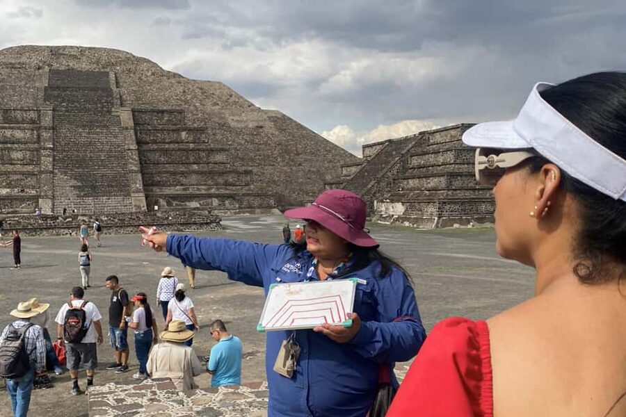 Teotihuacan Pyramids: Guided Tour with Entry Ticket Included - How much history will you actually get?