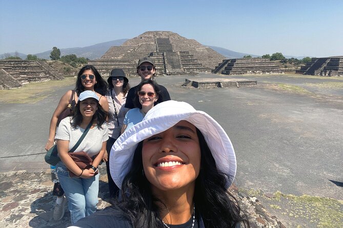 Teotihuacan Pyramids Morning Tour With Me, Angela! - Meeting Angela and settling into the van
