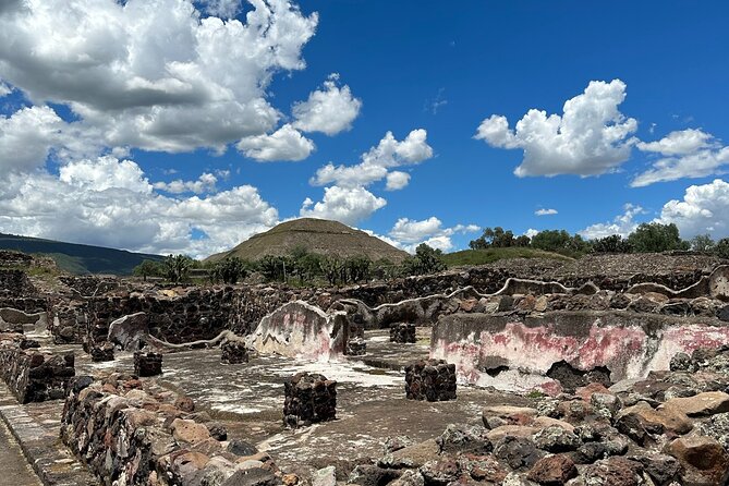 Teotihuacan Pyramids Private Tour from Mexico City - Quetzalpapálotl Palace in 15 minutes
