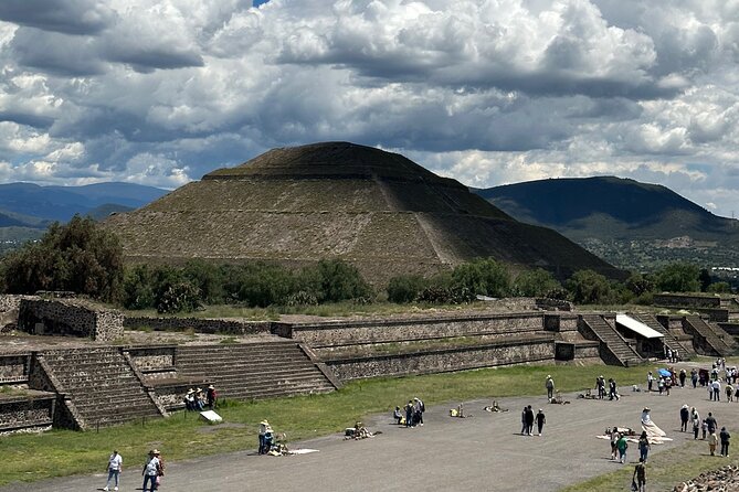 Teotihuacan Pyramids Private Tour from Mexico City - Guides David and Laila set the tone