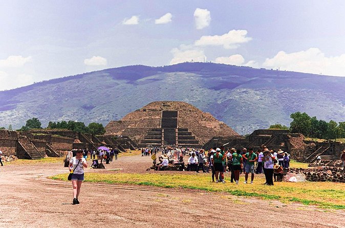 Teotihuacán Pyramids Tour, Guadalupe Sanctuary and 3 cultures - Tlatelolco and the Square of the Three Cultures