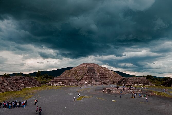 Teotihuacán Pyramids Tour, Guadalupe Sanctuary and 3 cultures - Teotihuacán and the great pyramids