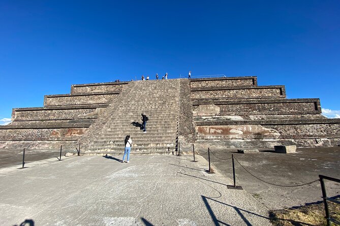 Teotihuacan Pyramids VIP Tour without Commercial Stops - What the guides add to the visit