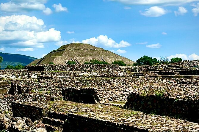 Teotihuacan Sunrise Tour from Mexico City - What Hermes adds to the morning