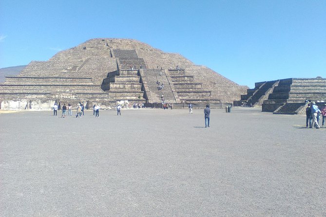Teotihuacan with a private guide - What a private guide adds at the pyramids