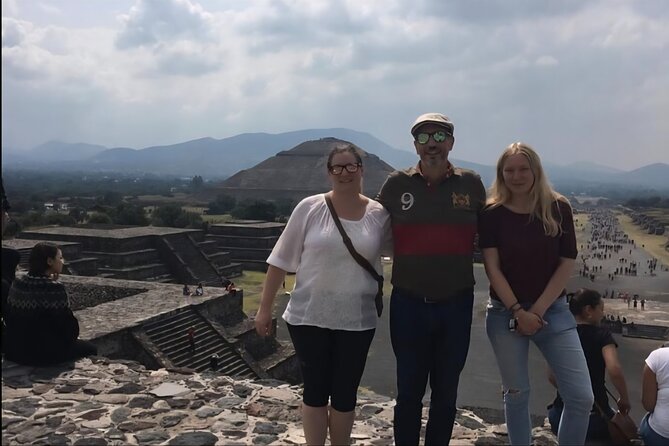 Teotihuacan without crowds, without tourist traps. - Paintings, avenues, and the value of a guide