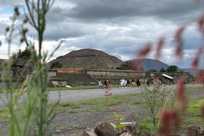 Teotihuacan without obligatory stops. No shops or restaurants. - Quetzalcoatl, the Citadel, and the sites easy to miss