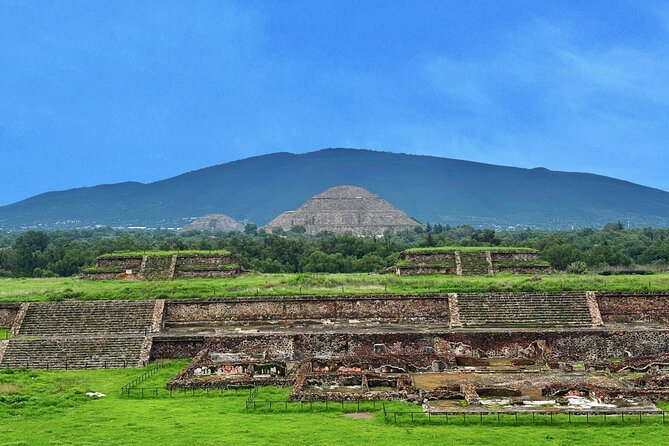 Teotihuacan without obligatory stops. No shops or restaurants. - The practical side of a big group