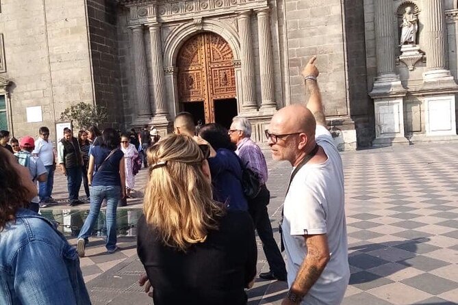 The best and most complete PRIVATE CITY TOUR through the Historic Center - Starting beneath the Monument to the Revolution