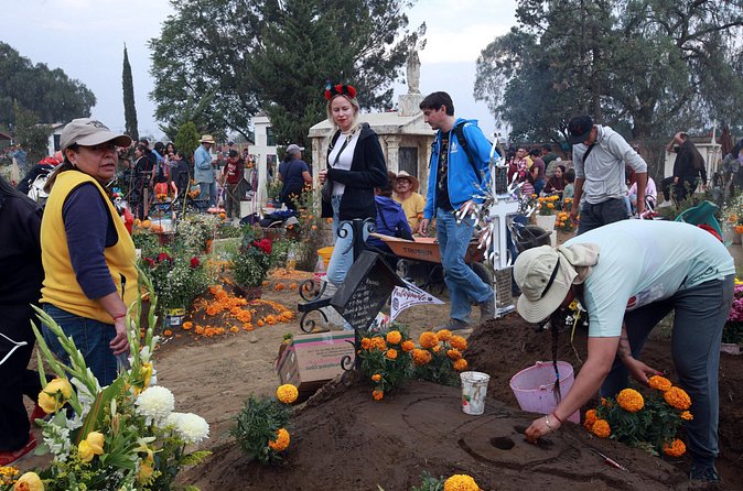 The real "Dia de muertos" tour in Mixquic + secret cemetery - The guides can make or break the experience