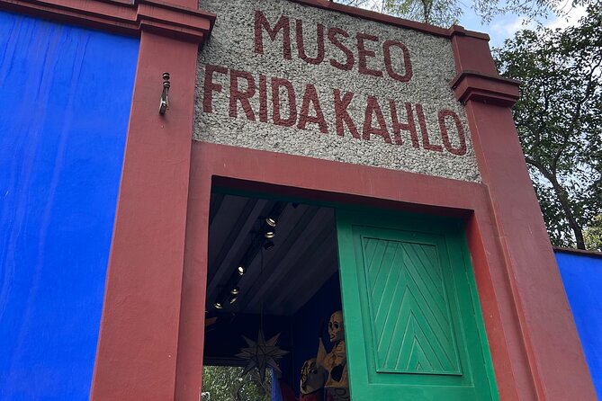 Ticket Museum Frida Kahlo and tasting in Coyoacan Market - A walk through old Coyoacán before the museum