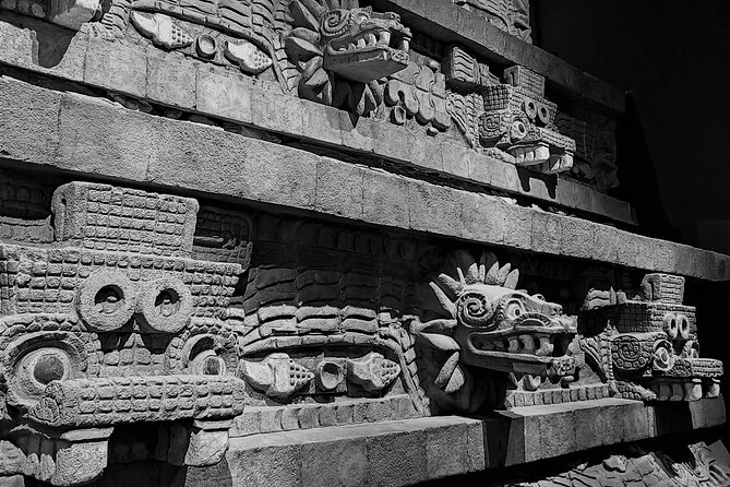 Tour to Teotihuacan from CDMX with entrances included - What the guide adds to the ruins