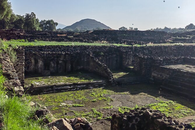 Tour to Teotihuacan from CDMX with entrances included - Quetzalpapálotl shows the city behind the monuments