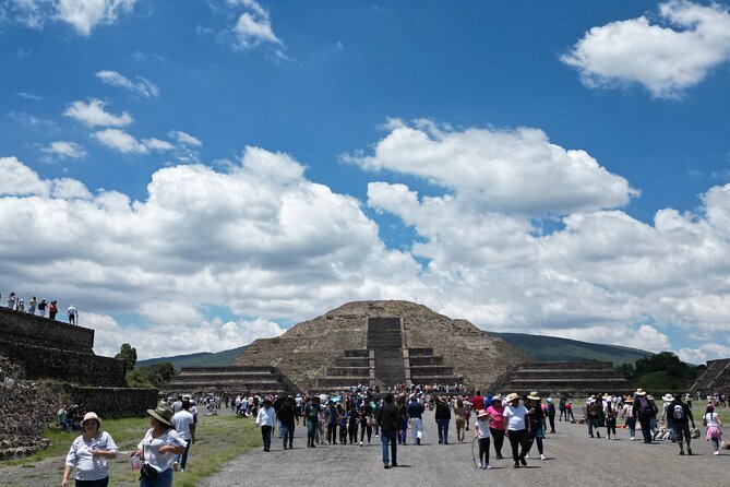 Tour to Teotihuacan with visit to ancient caves and CDMX transportation - Two hours among Teotihuacan’s pyramids