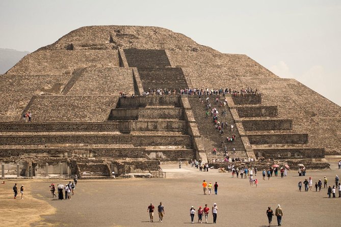 Tour to the Pyramids of Teotihuacán and Basilica of Guadalupe - The Square of the Three Cultures