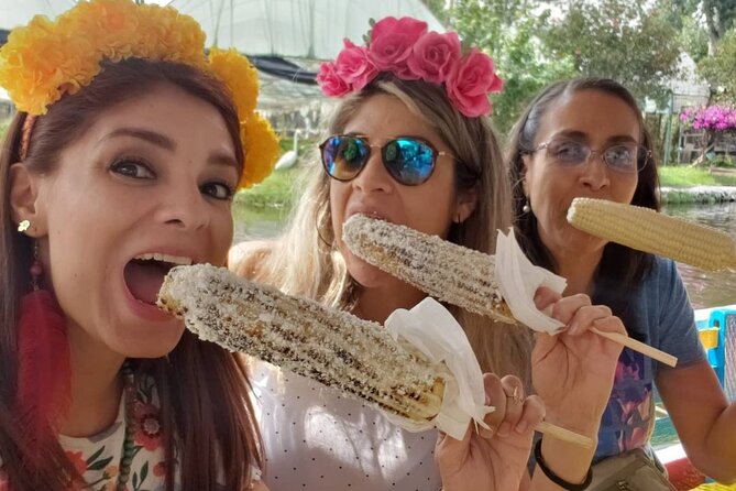 Trajinera ride in Xochimilco - Alcohol and family groups