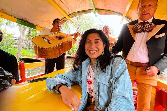 Trajinera ride in Xochimilco - Who will get the most from this boat ride