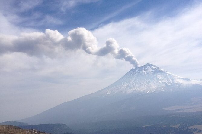Trekking Through The Volcanoes - Returning to Paso de Cortés and the final road section