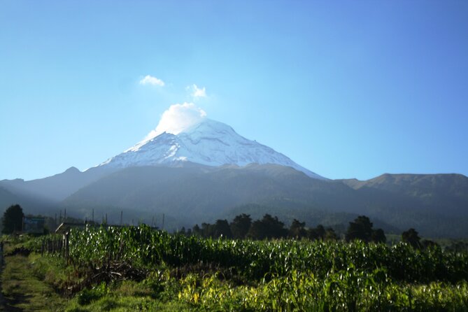 Trekking Through The Volcanoes - The 7:00 a.m. pickup and the road to Paso de Cortés
