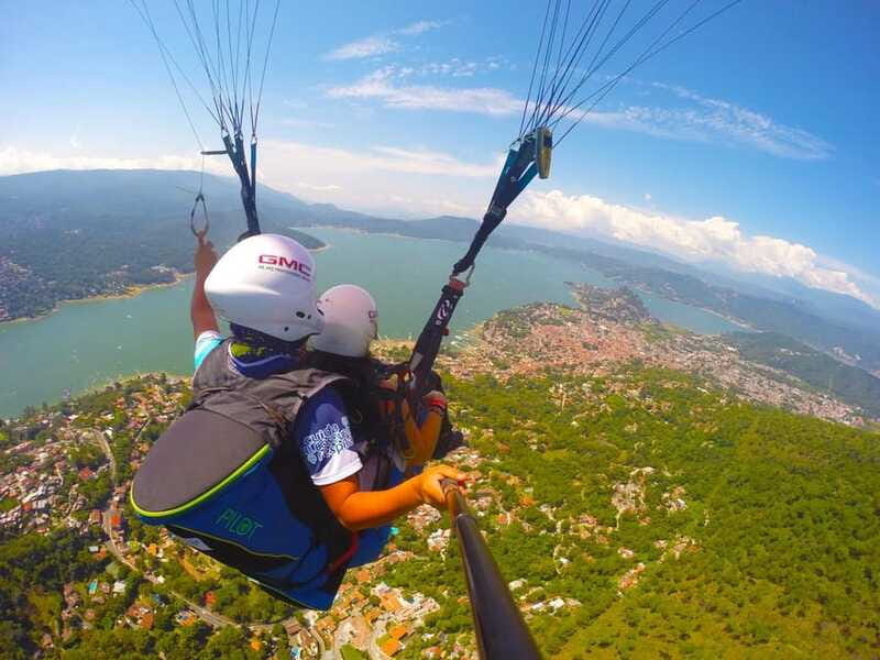 Valle de Bravo: Paragliding flight - The takeoff: a short walk into the air