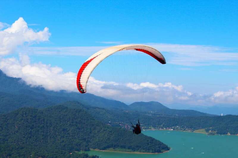 Valle de Bravo: Paragliding flight - Meeting at the Rio Adventure sign