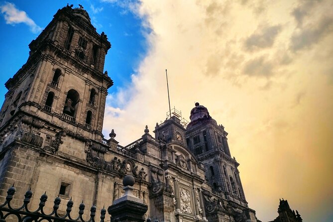 VIP City Tour In Mexico City Driver and Guide Included. - Guides, drivers, and the private format