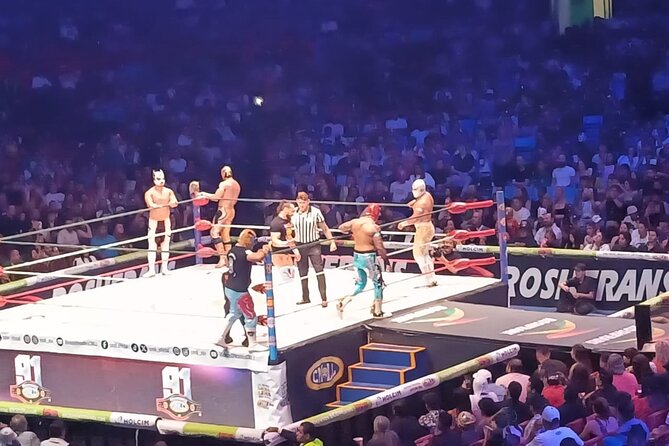 Wrestling + Tacos and Mezcal the best Experience - Getting into Arena México