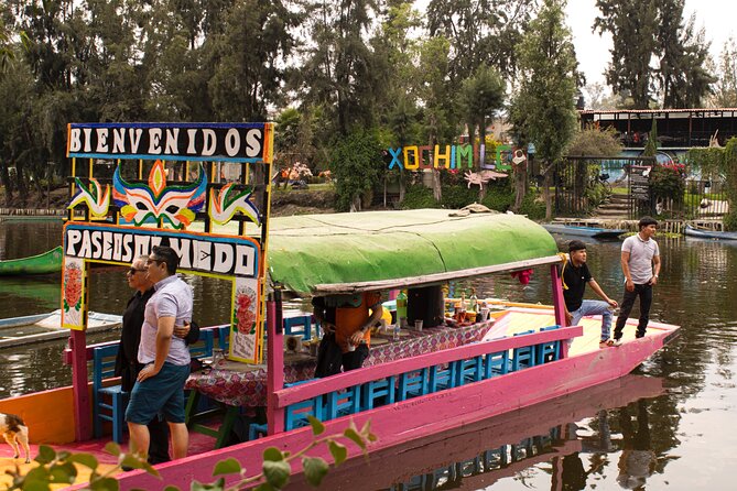 Xochimilco BOAT LIGHT PARTY WITH 1 DRINK AND 4 TAQUITOES + 18 - Music and the social side of Xochimilco