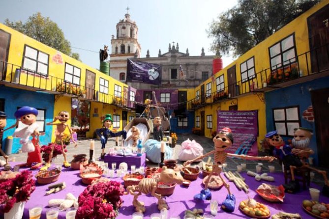 XOCHIMILCO & COYOACAN (Private) - What the one-hour trajinera ride includes