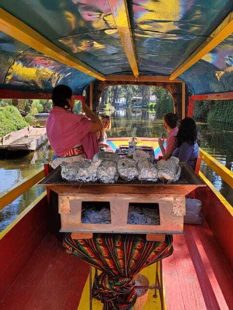 Xochimilco: Market, Food and Nature ¡All included! Tour - Cooking tlapique on a colorful trajinera